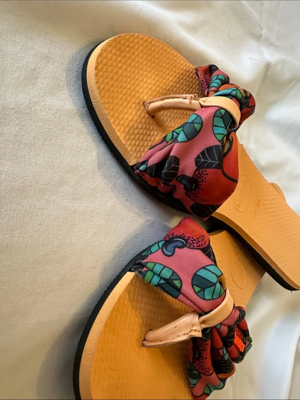 Havaianas Women’s Orange Footbed Floral Bow Sandals